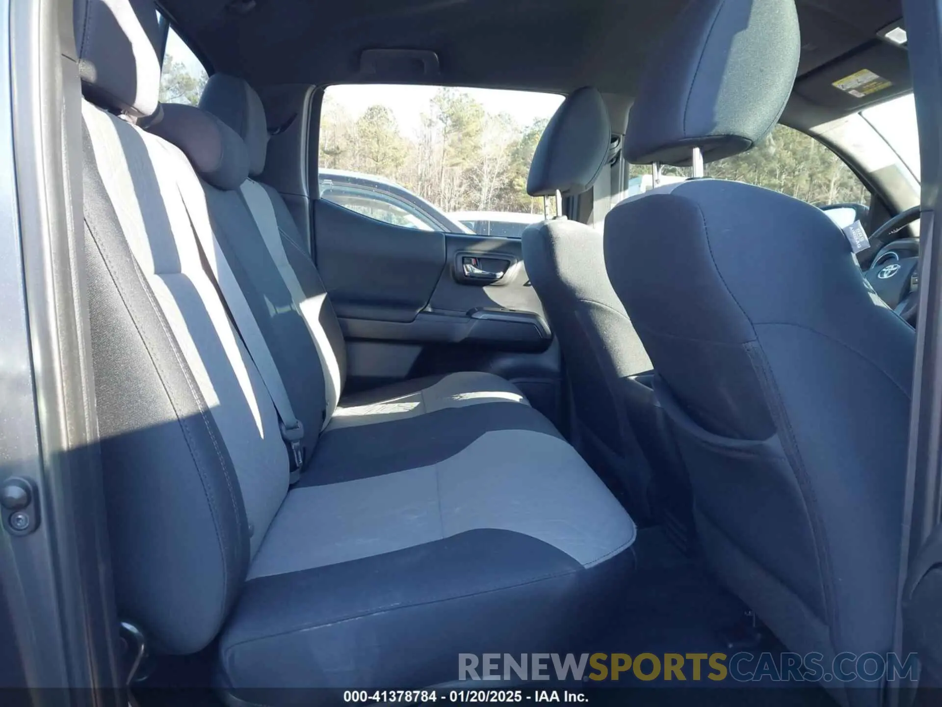 8 fotografías del automóvil dañado 5TFAZ5CN6MX112104 TOYOTA TACOMA 2021