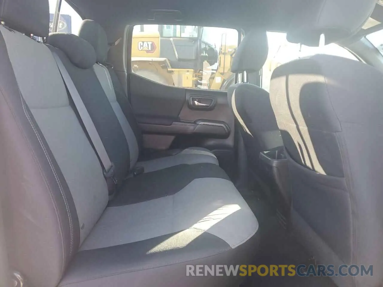 10 fotografías del automóvil dañado 5TFAZ5CN7MX111544 TOYOTA TACOMA 2021