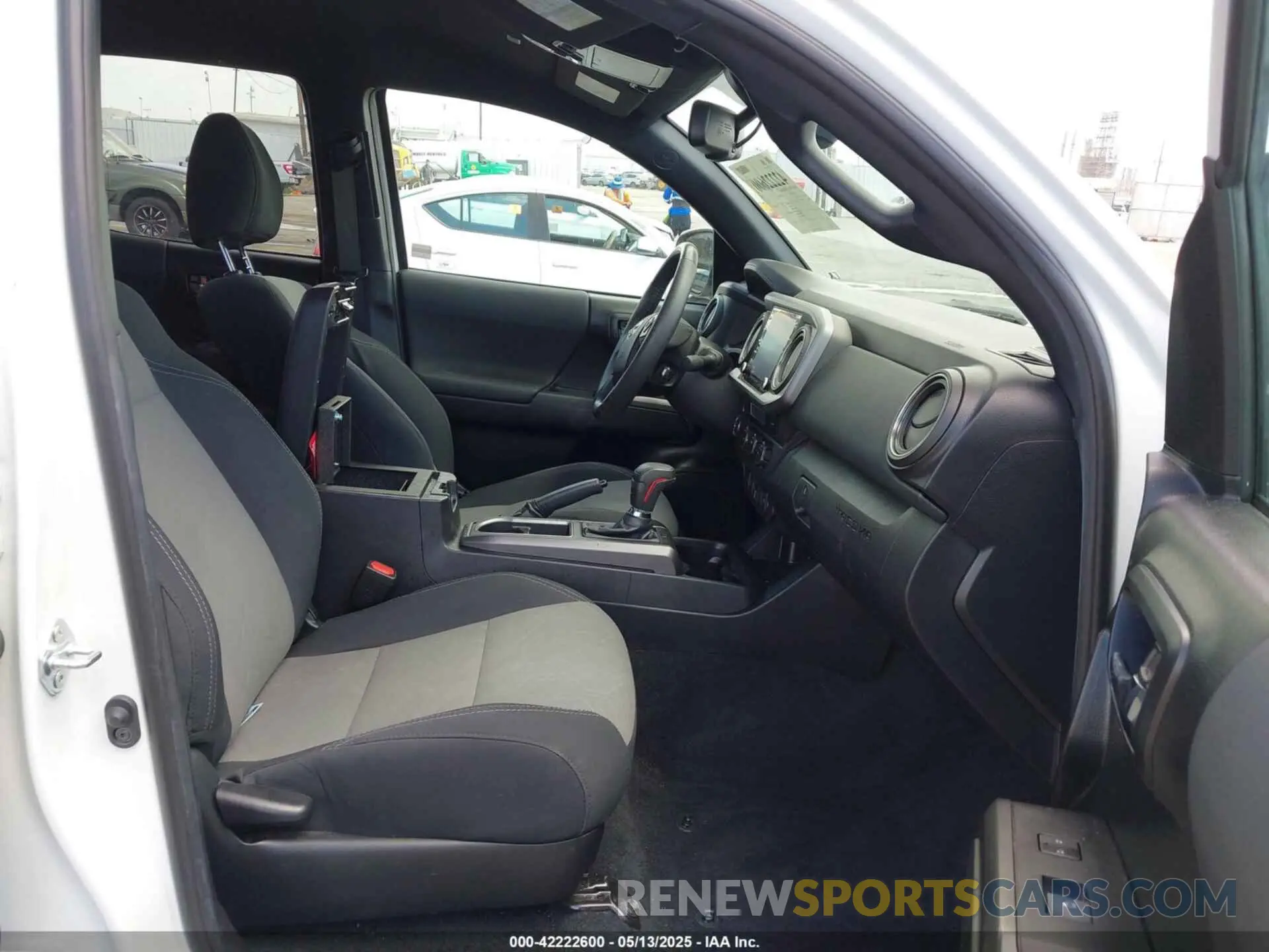 5 fotografías del automóvil dañado 5TFAZ5CN7MX112757 TOYOTA TACOMA 2021