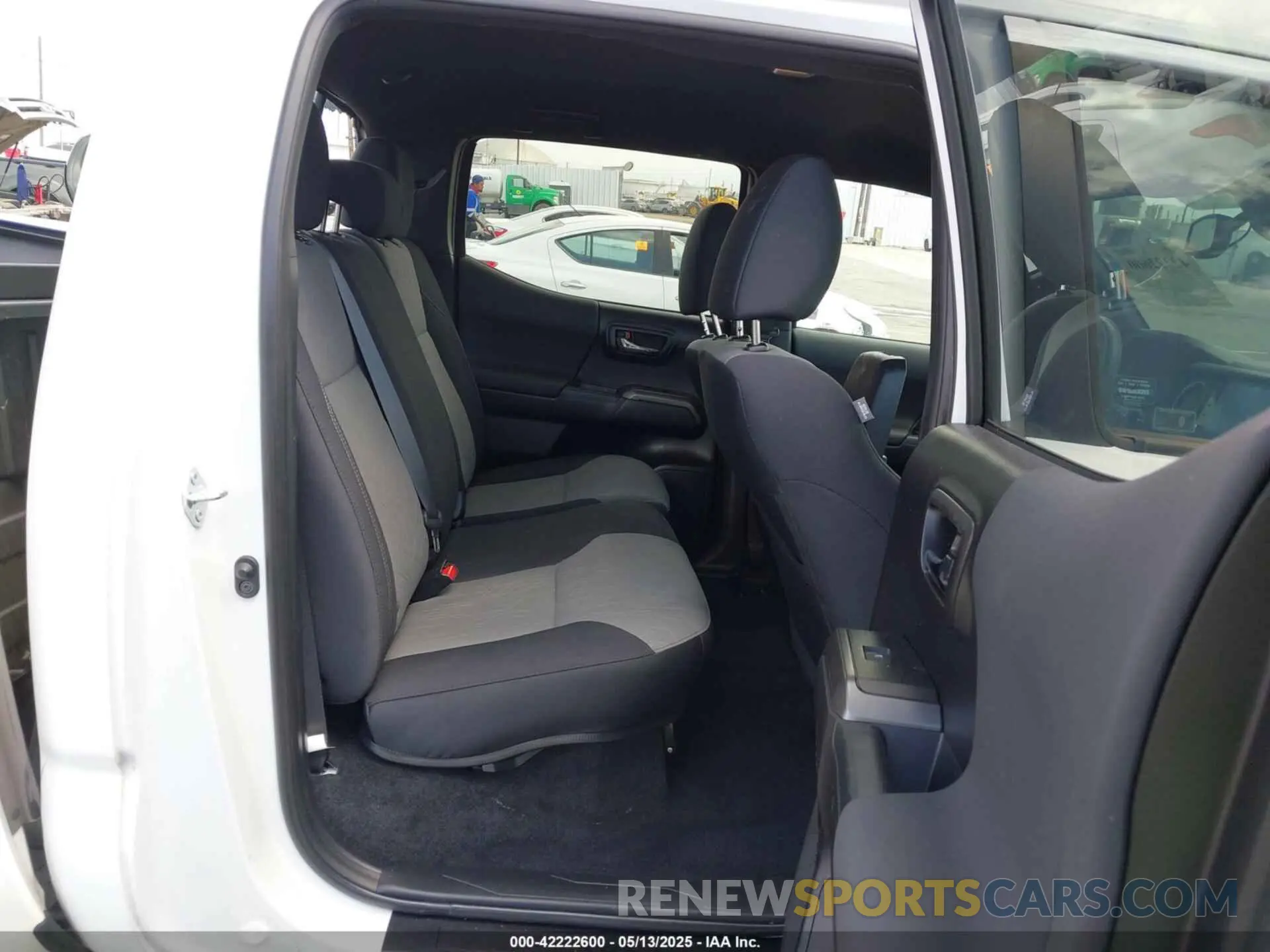 8 fotografías del automóvil dañado 5TFAZ5CN7MX112757 TOYOTA TACOMA 2021