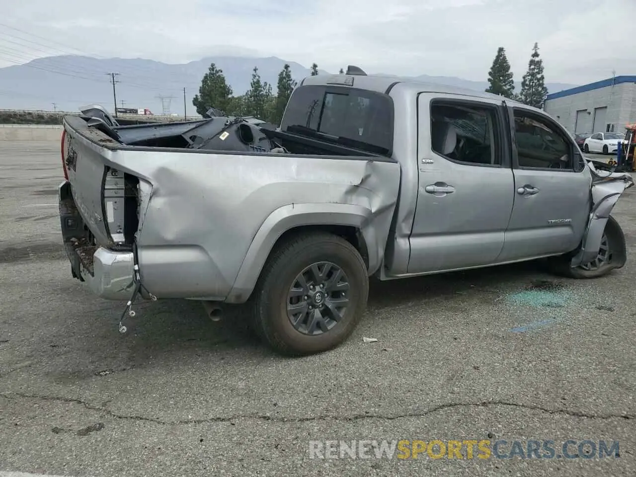3 fotografías del automóvil dañado 5TFAZ5CN8MX097735 TOYOTA TACOMA 2021