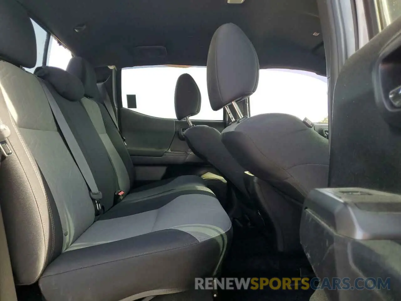 10 fotografías del automóvil dañado 5TFAZ5CN8MX111794 TOYOTA TACOMA 2021