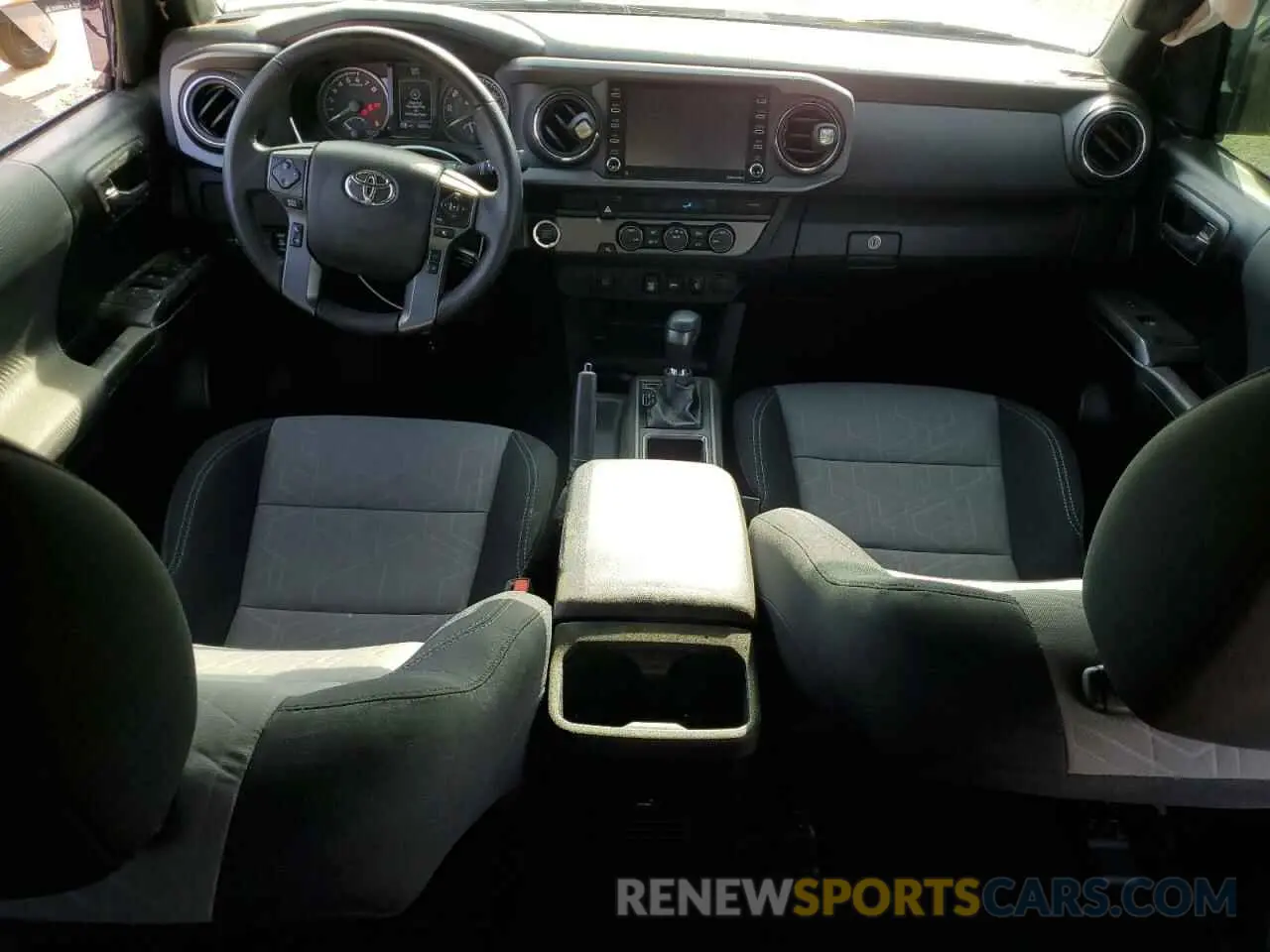 8 fotografías del automóvil dañado 5TFAZ5CN8MX111794 TOYOTA TACOMA 2021