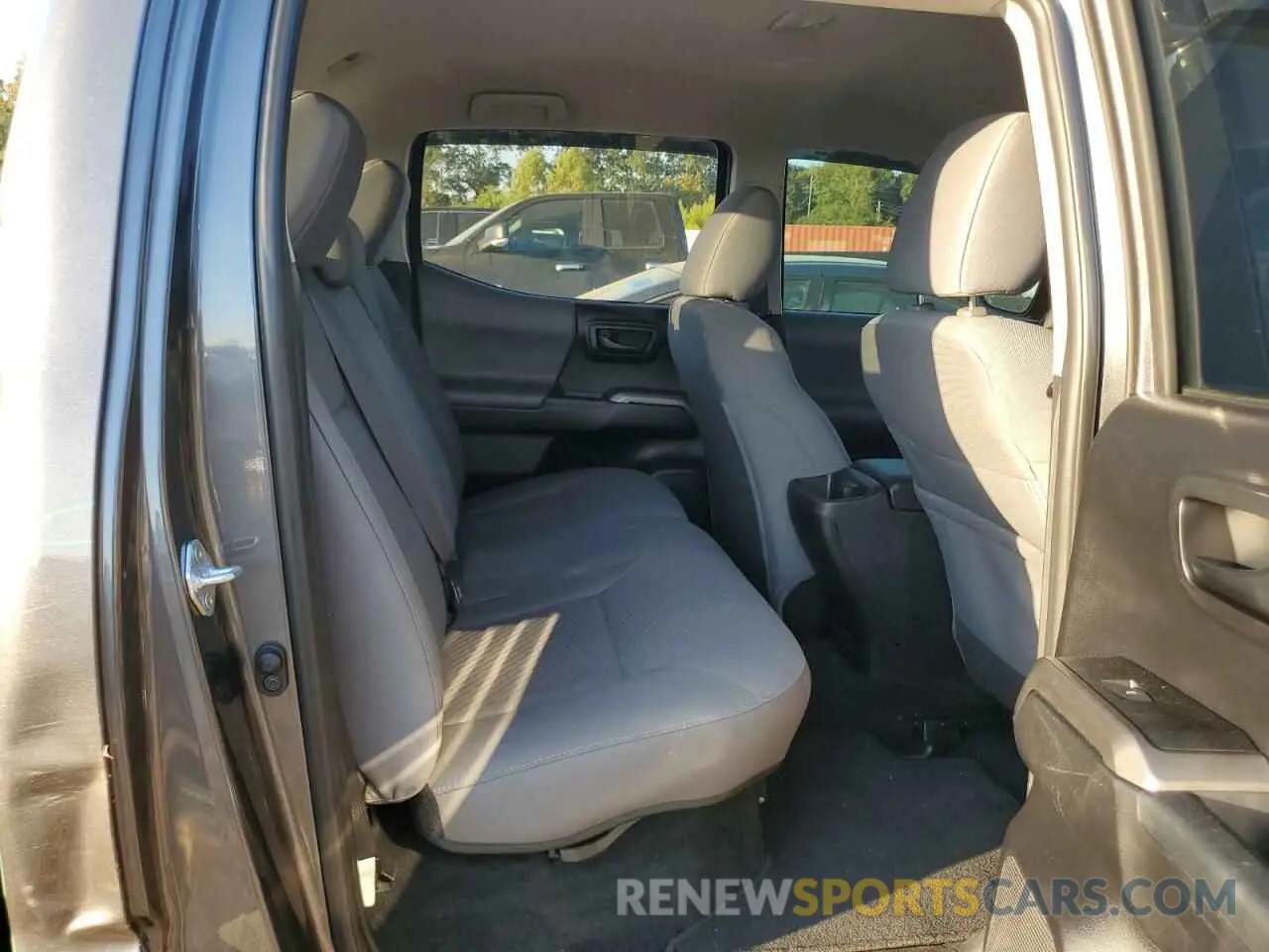 10 fotografías del automóvil dañado 5TFAZ5CN9MX104031 TOYOTA TACOMA 2021