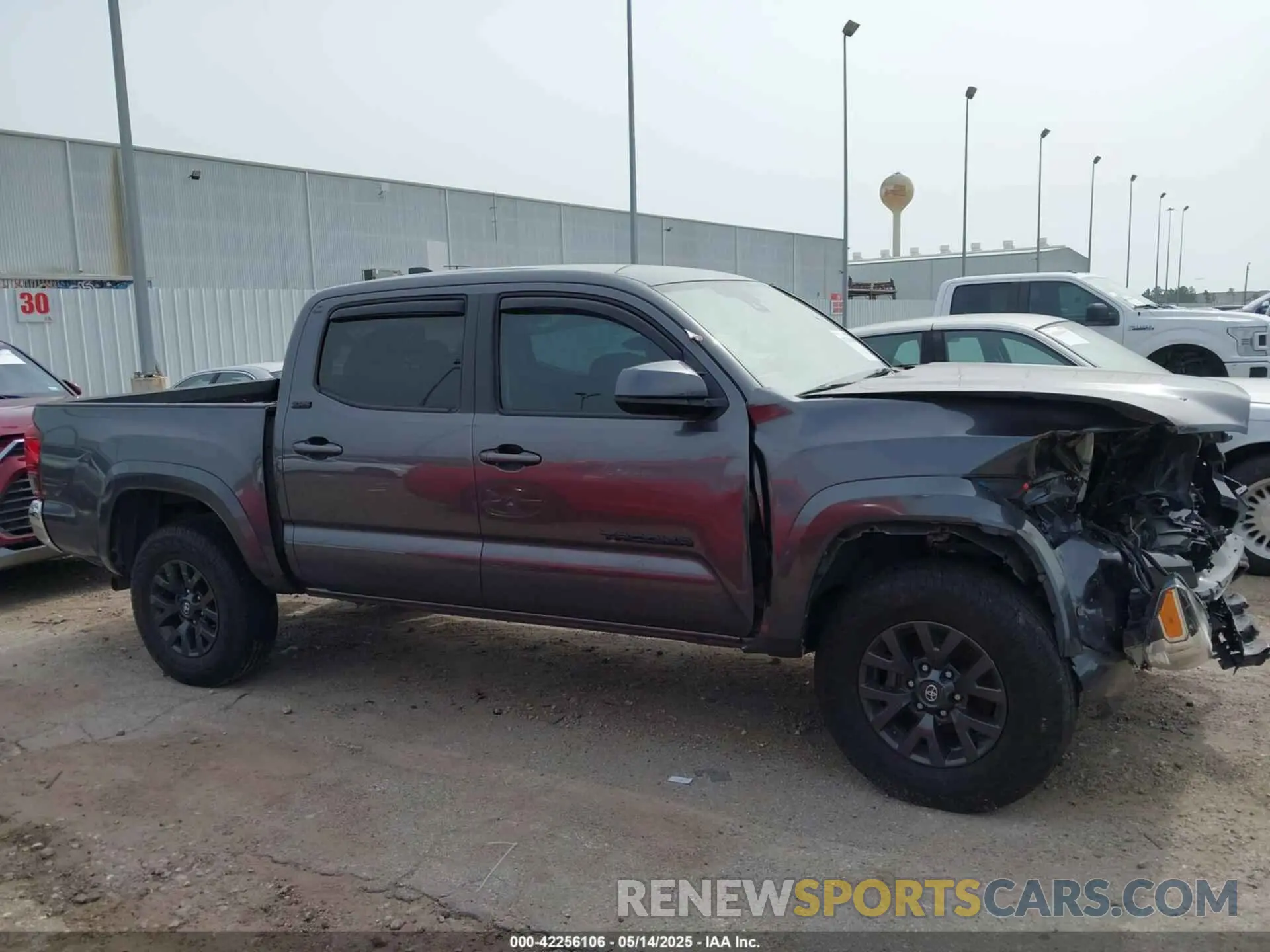 13 fotografías del automóvil dañado 5TFAZ5CN9MX105504 TOYOTA TACOMA 2021