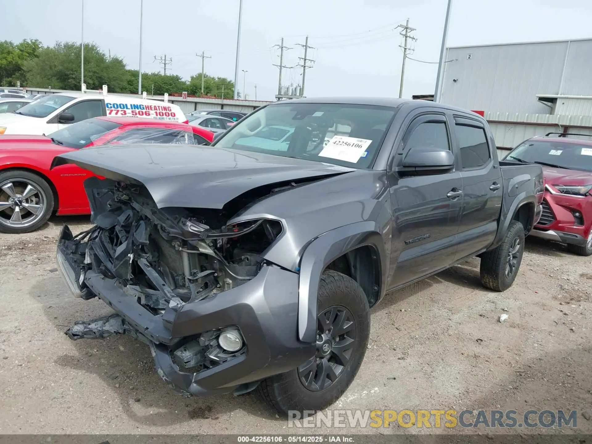 2 fotografías del automóvil dañado 5TFAZ5CN9MX105504 TOYOTA TACOMA 2021