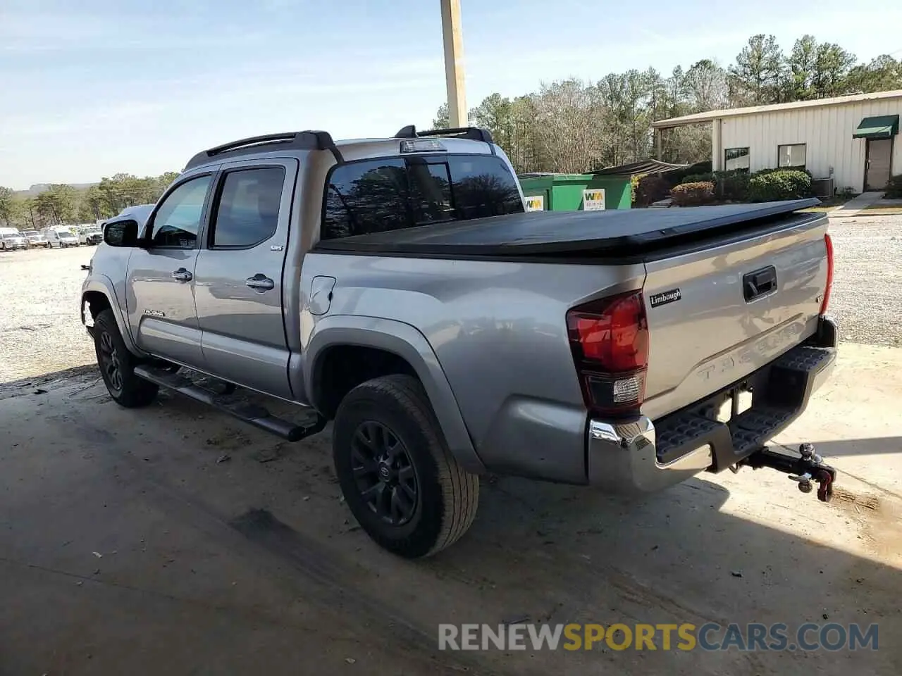 2 fotografías del automóvil dañado 5TFAZ5CN9MX107916 TOYOTA TACOMA 2021