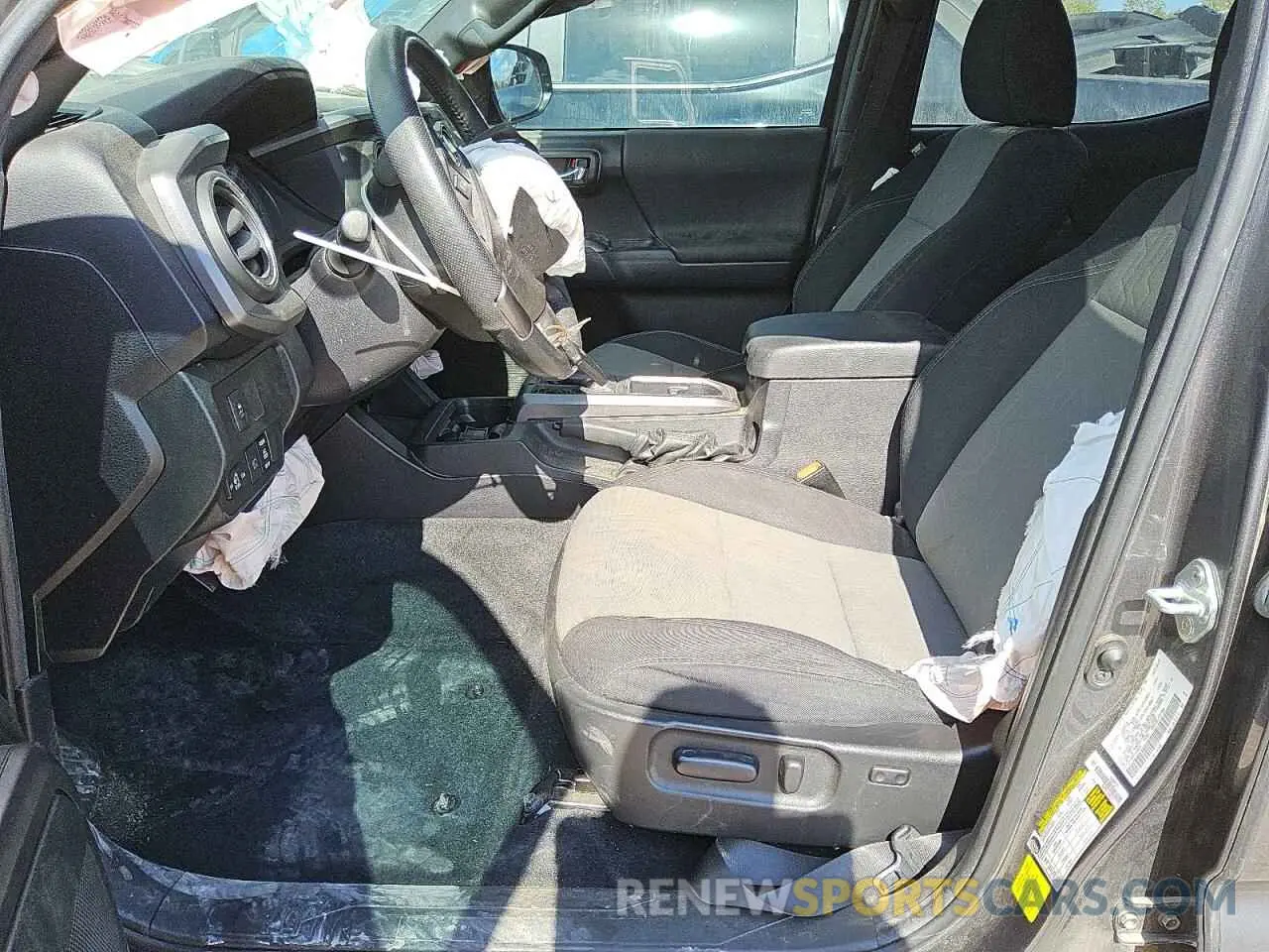 7 fotografías del automóvil dañado 5TFAZ5CN9MX110699 TOYOTA TACOMA 2021