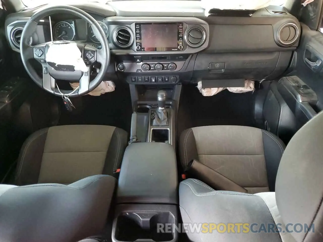 8 fotografías del automóvil dañado 5TFAZ5CN9MX110699 TOYOTA TACOMA 2021