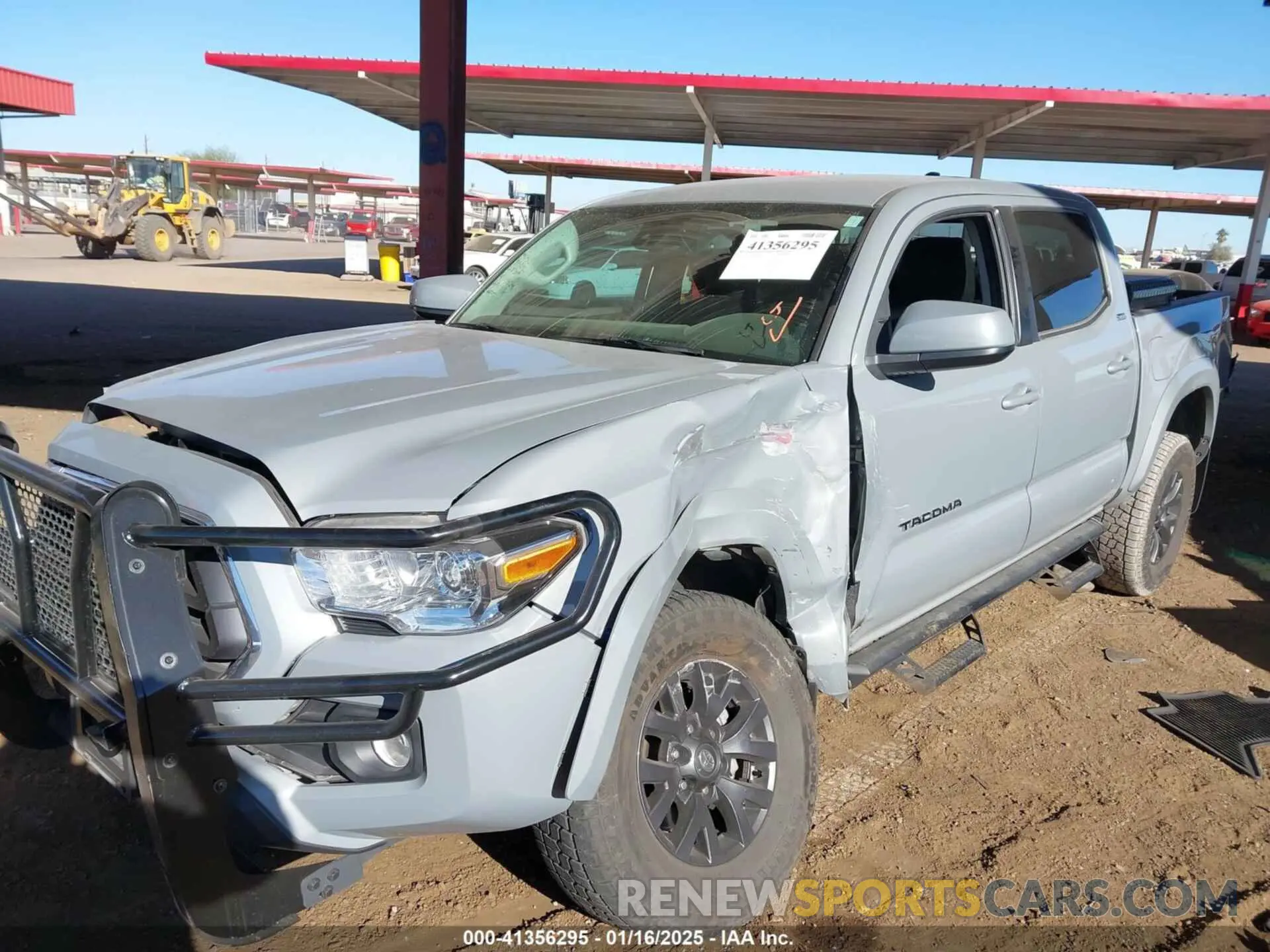 2 fotografías del automóvil dañado 5TFAZ5CNXMX108296 TOYOTA TACOMA 2021