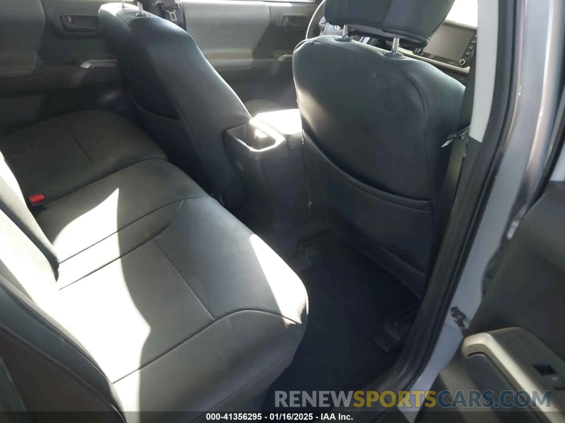 8 fotografías del automóvil dañado 5TFAZ5CNXMX108296 TOYOTA TACOMA 2021