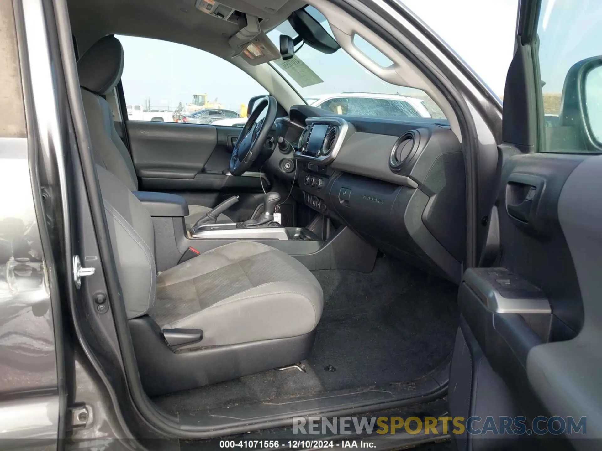 5 fotografías del automóvil dañado 5TFAZ5CNXMX110923 TOYOTA TACOMA 2021