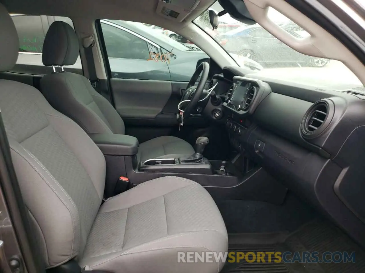 5 fotografías del automóvil dañado 5TFCZ5AN0MX254928 TOYOTA TACOMA 2021