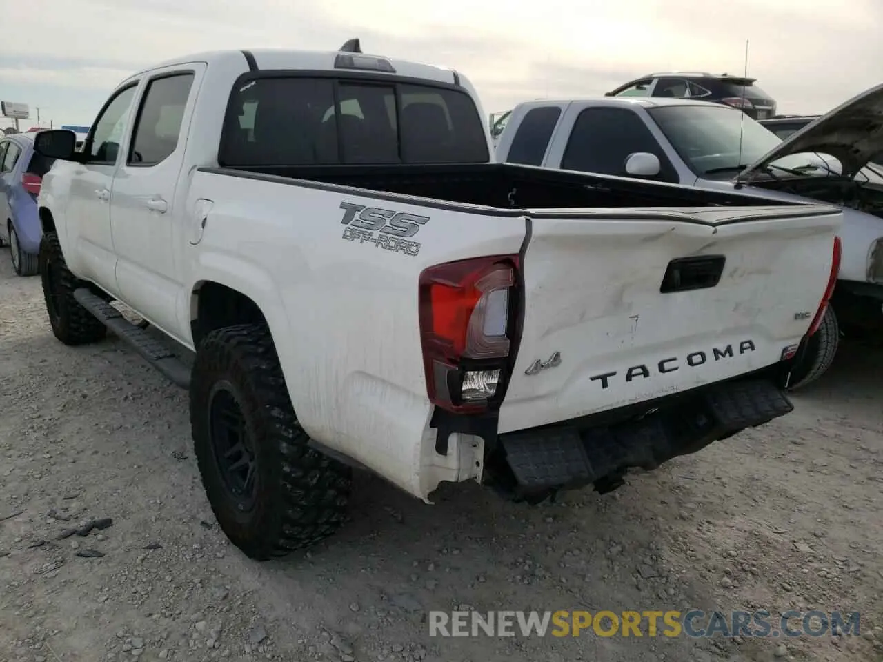3 fotografías del automóvil dañado 5TFCZ5AN0MX267985 TOYOTA TACOMA 2021