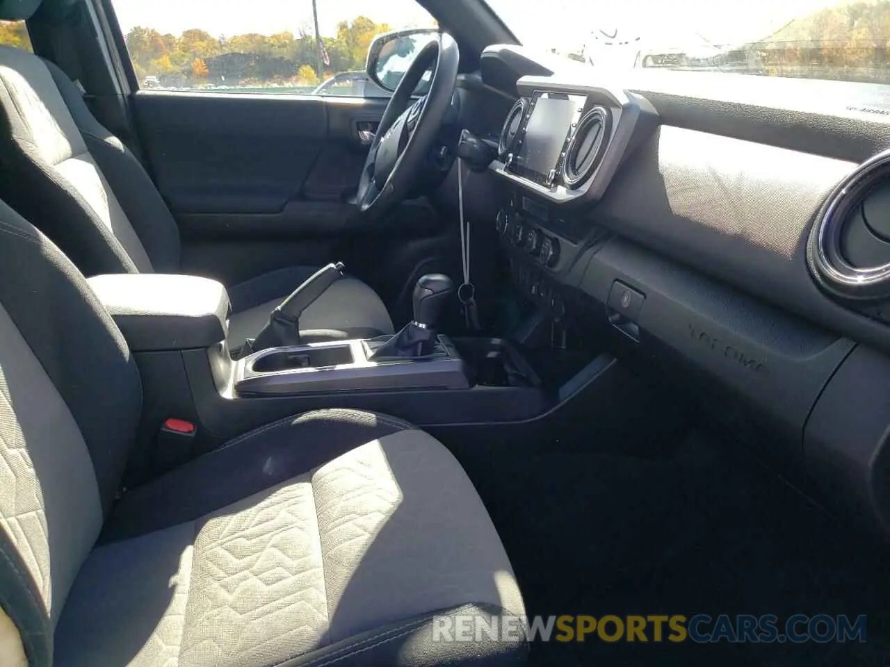 5 fotografías del automóvil dañado 5TFCZ5AN0MX274662 TOYOTA TACOMA 2021