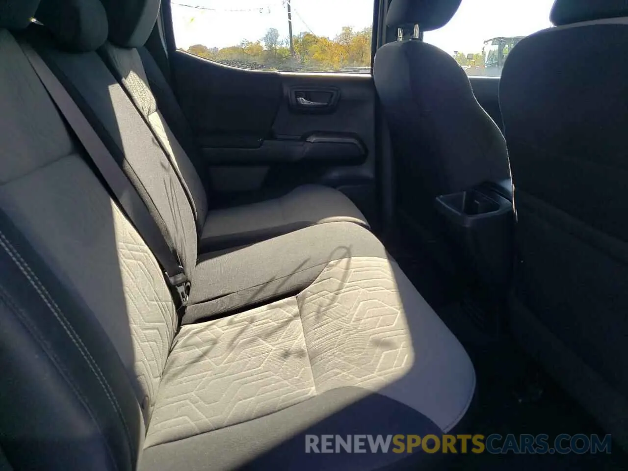 6 fotografías del automóvil dañado 5TFCZ5AN0MX274662 TOYOTA TACOMA 2021