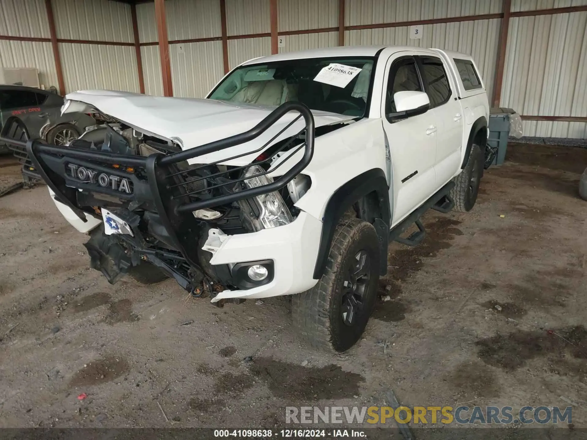 2 fotografías del automóvil dañado 5TFCZ5AN1MX247552 TOYOTA TACOMA 2021