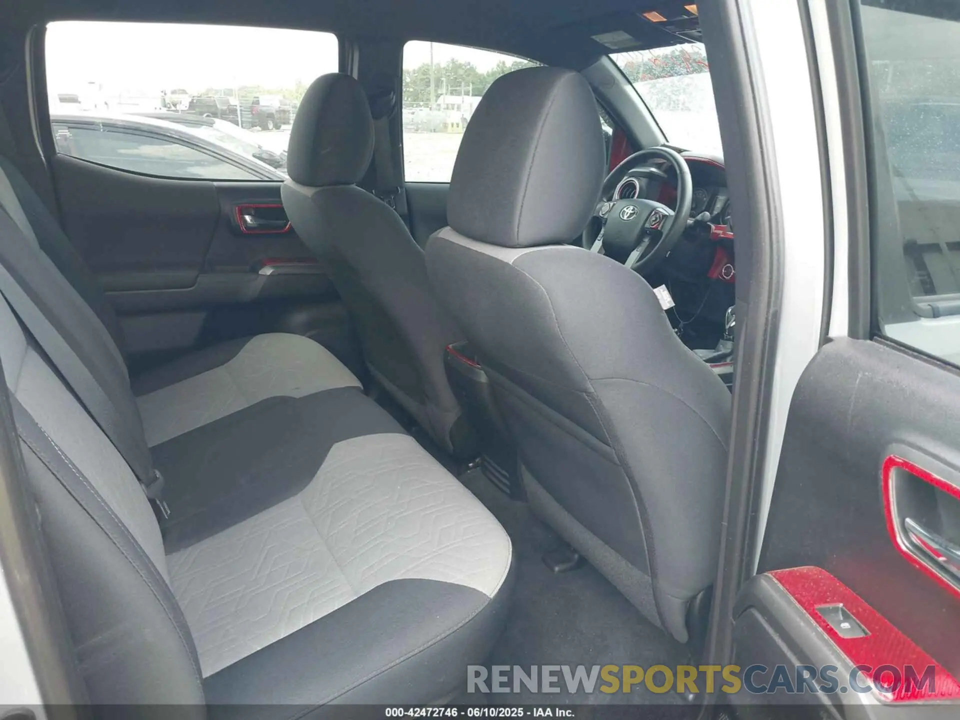 8 fotografías del automóvil dañado 5TFCZ5AN1MX274296 TOYOTA TACOMA 2021