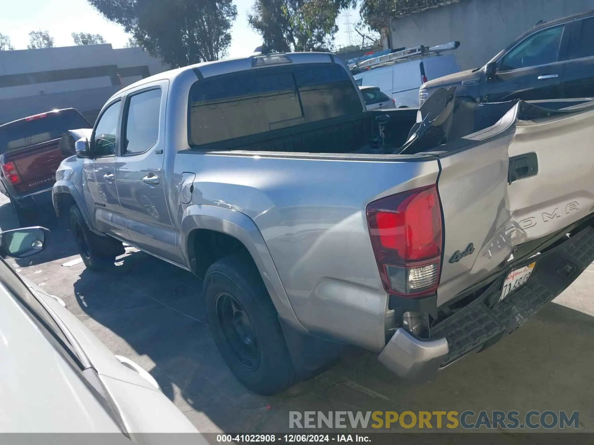 3 fotografías del automóvil dañado 5TFCZ5AN1MX282401 TOYOTA TACOMA 2021