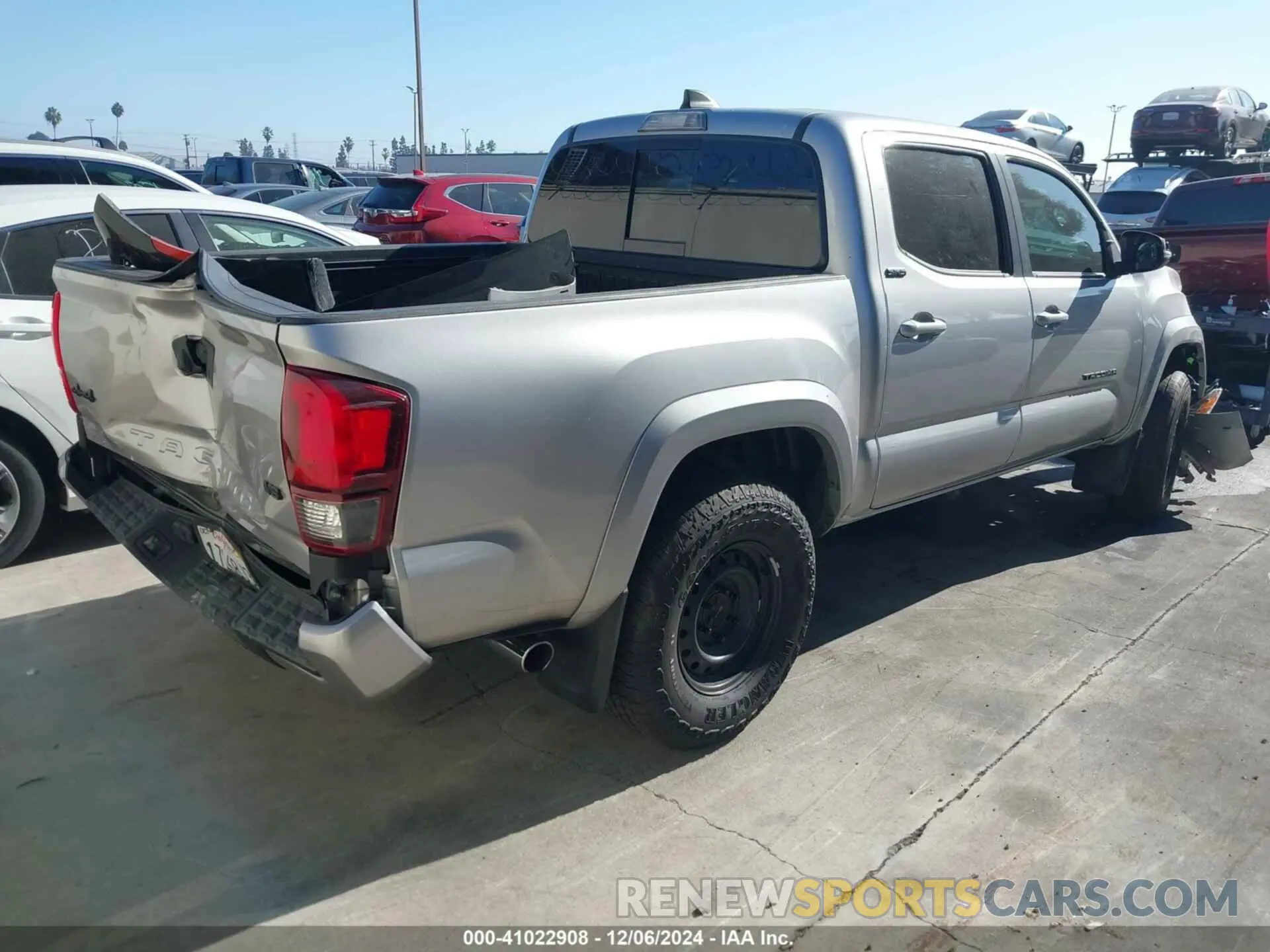 4 fotografías del automóvil dañado 5TFCZ5AN1MX282401 TOYOTA TACOMA 2021