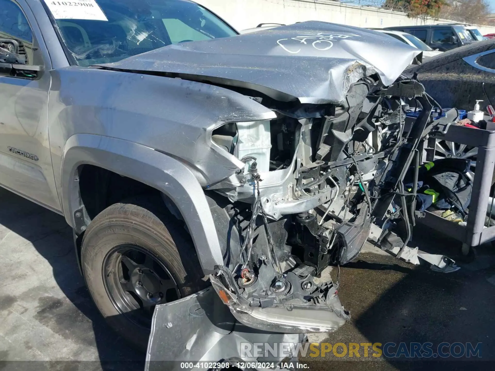 6 fotografías del automóvil dañado 5TFCZ5AN1MX282401 TOYOTA TACOMA 2021