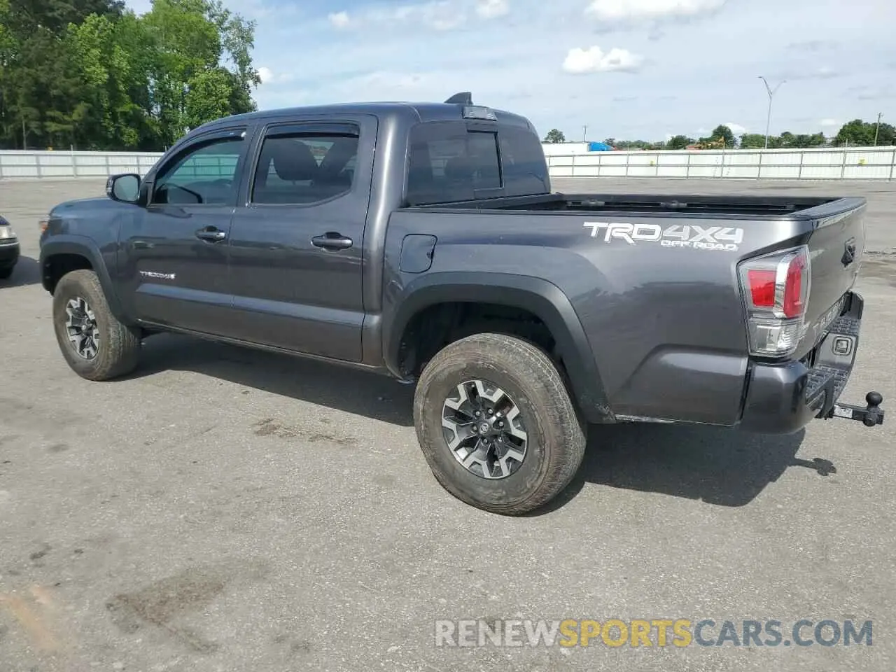 2 fotografías del automóvil dañado 5TFCZ5AN2MX255160 TOYOTA TACOMA 2021