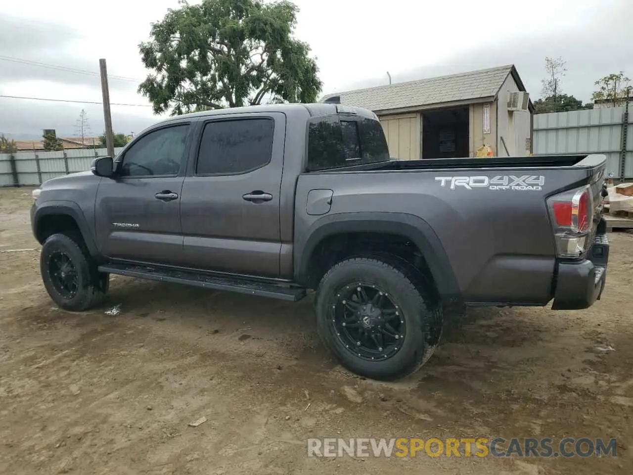 2 fotografías del automóvil dañado 5TFCZ5AN2MX268975 TOYOTA TACOMA 2021