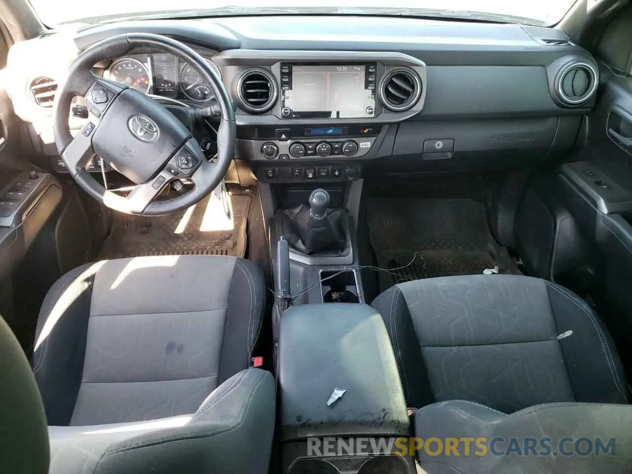 8 fotografías del automóvil dañado 5TFCZ5AN3MX250260 TOYOTA TACOMA 2021
