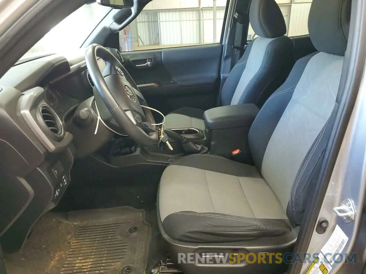 7 fotografías del automóvil dañado 5TFCZ5AN3MX253708 TOYOTA TACOMA 2021