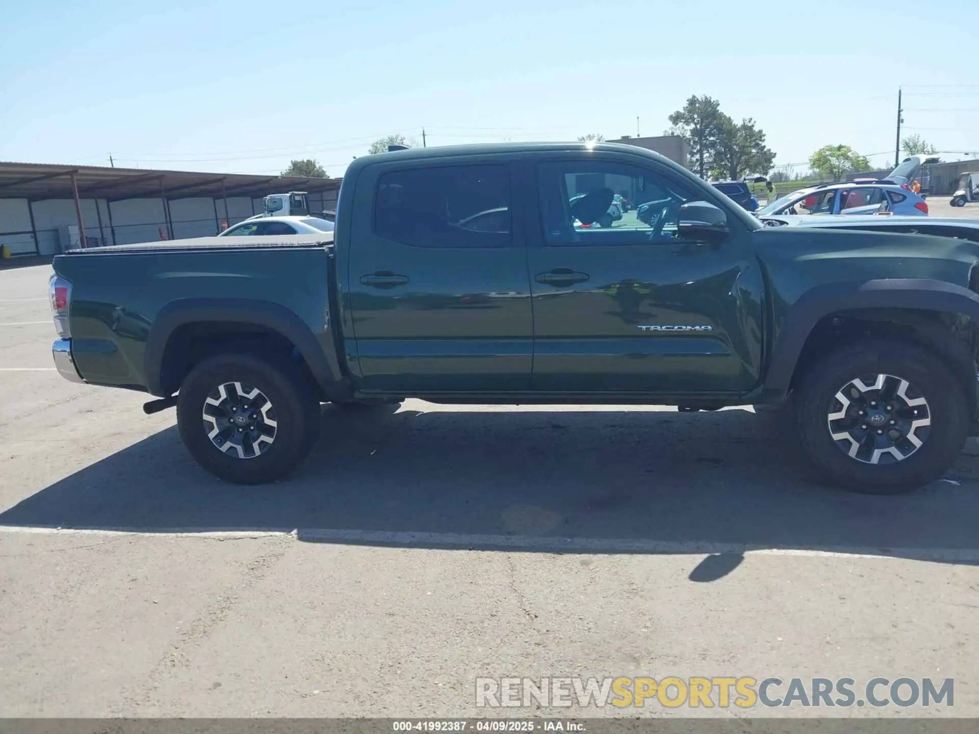 13 fotografías del automóvil dañado 5TFCZ5AN3MX270573 TOYOTA TACOMA 2021