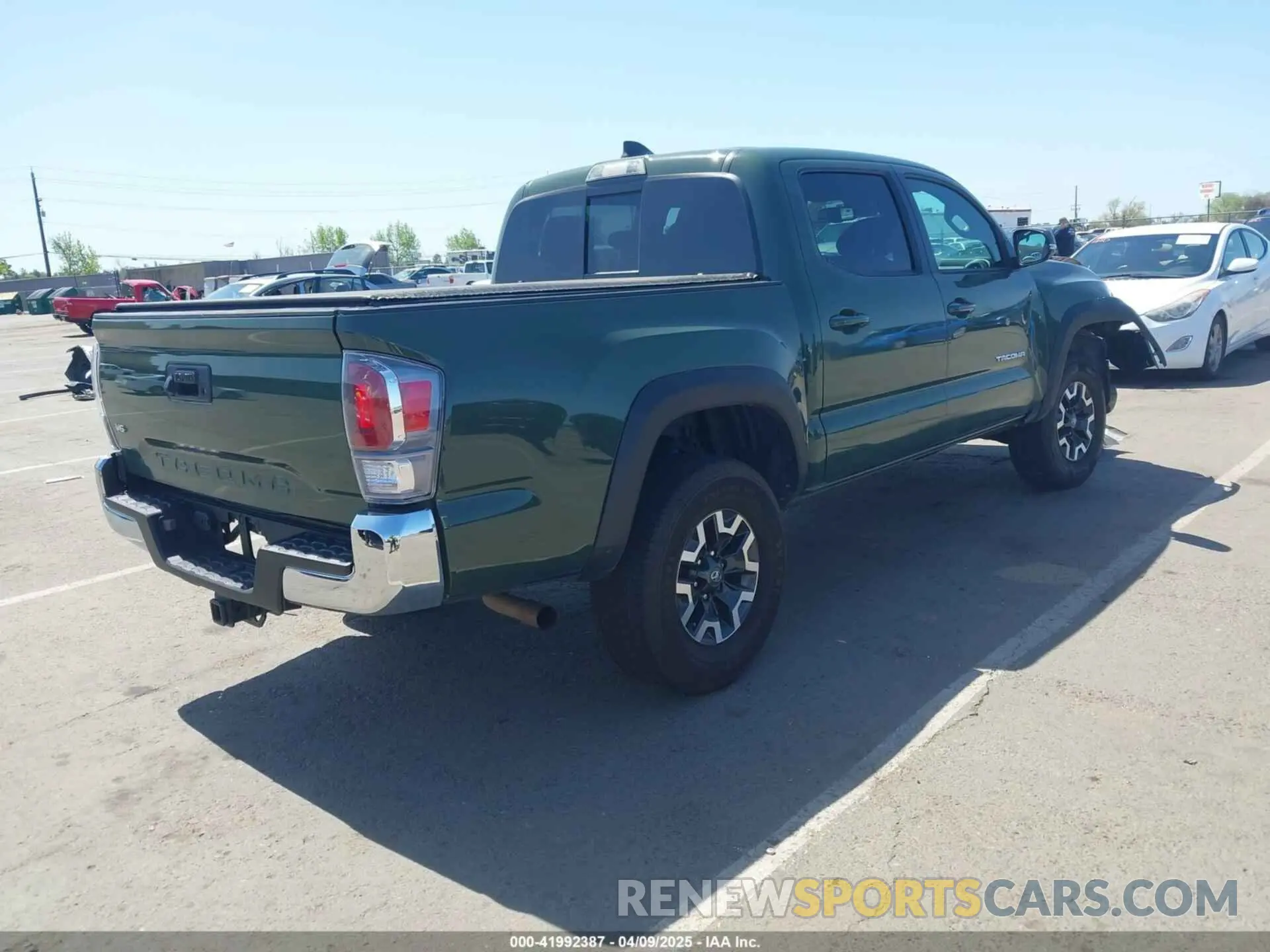 4 fotografías del automóvil dañado 5TFCZ5AN3MX270573 TOYOTA TACOMA 2021