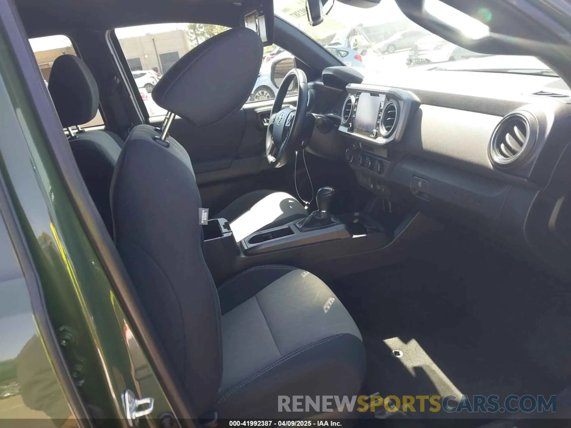 5 fotografías del automóvil dañado 5TFCZ5AN3MX270573 TOYOTA TACOMA 2021