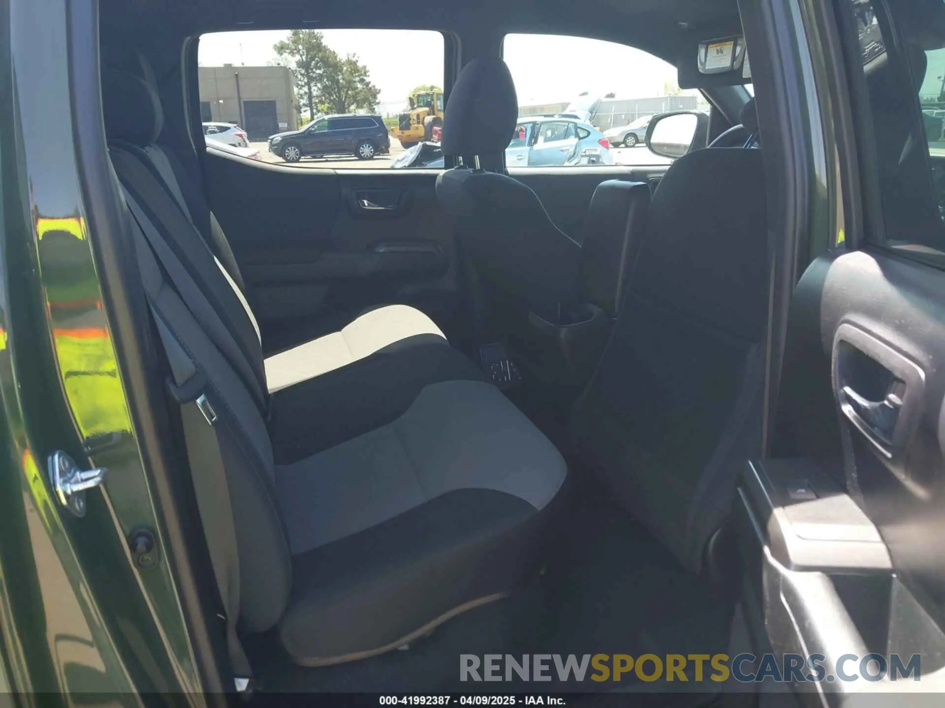 8 fotografías del automóvil dañado 5TFCZ5AN3MX270573 TOYOTA TACOMA 2021