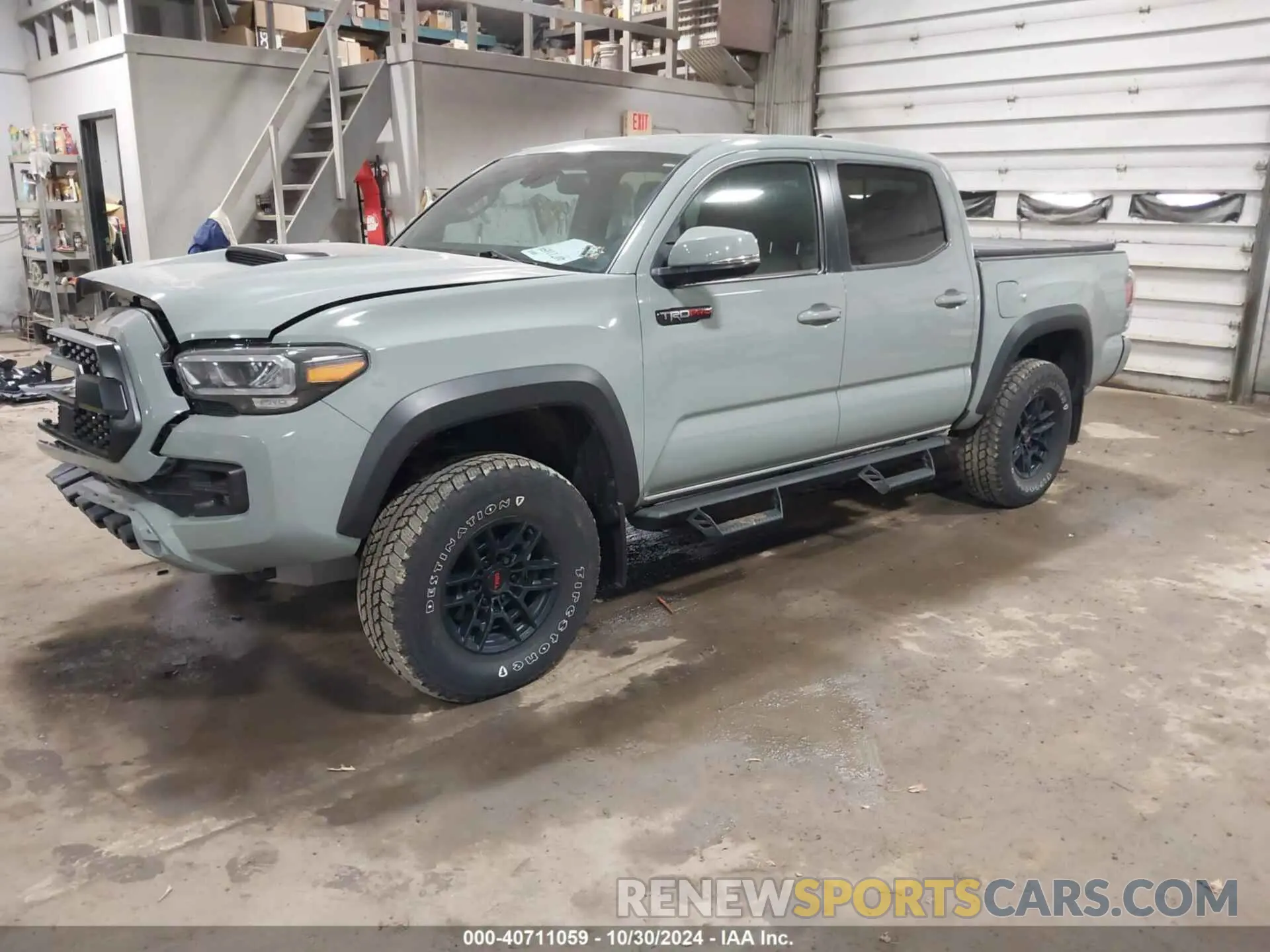 2 fotografías del automóvil dañado 5TFCZ5AN4MX256102 TOYOTA TACOMA 2021