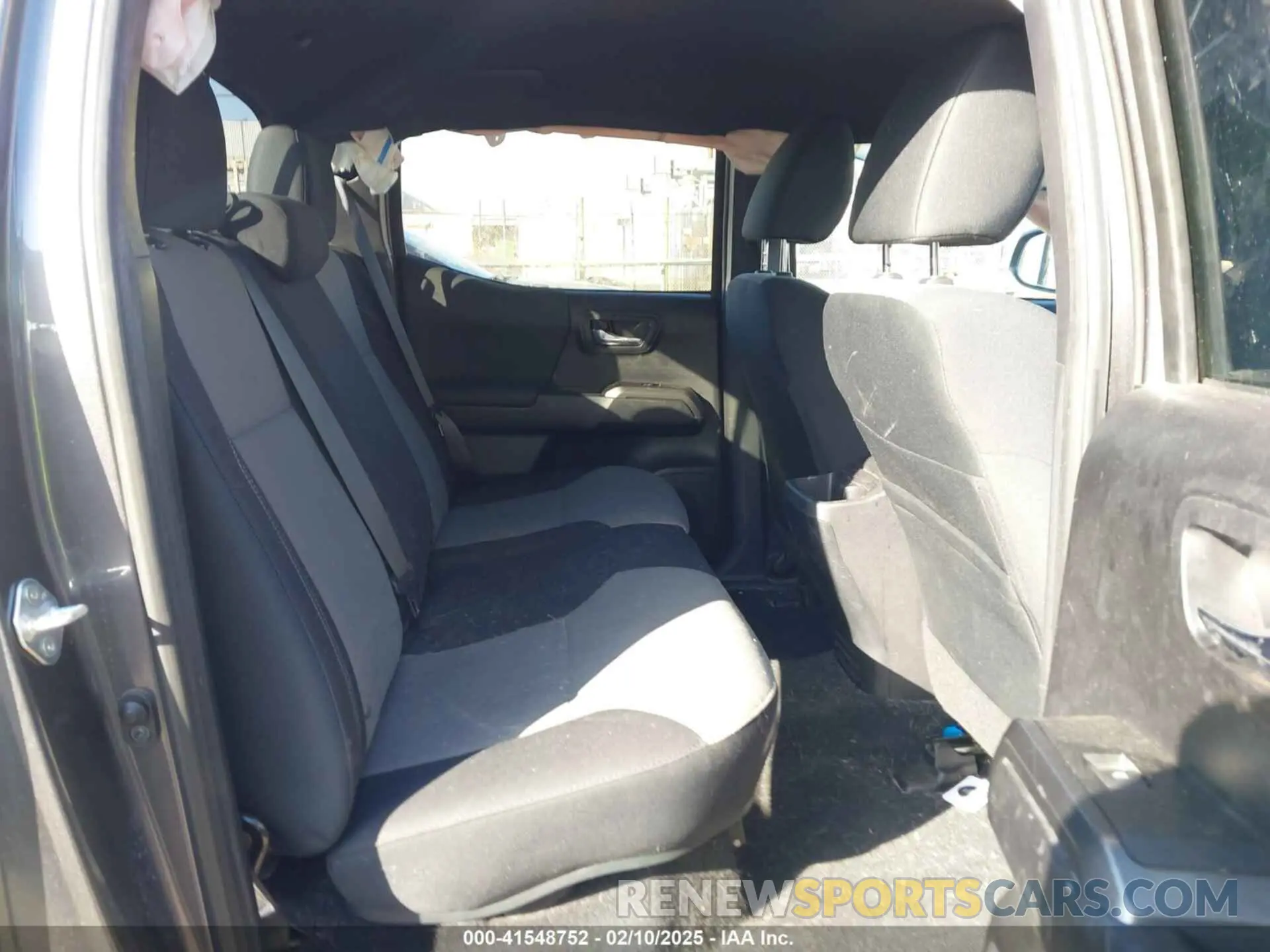 8 fotografías del automóvil dañado 5TFCZ5AN5MX258747 TOYOTA TACOMA 2021
