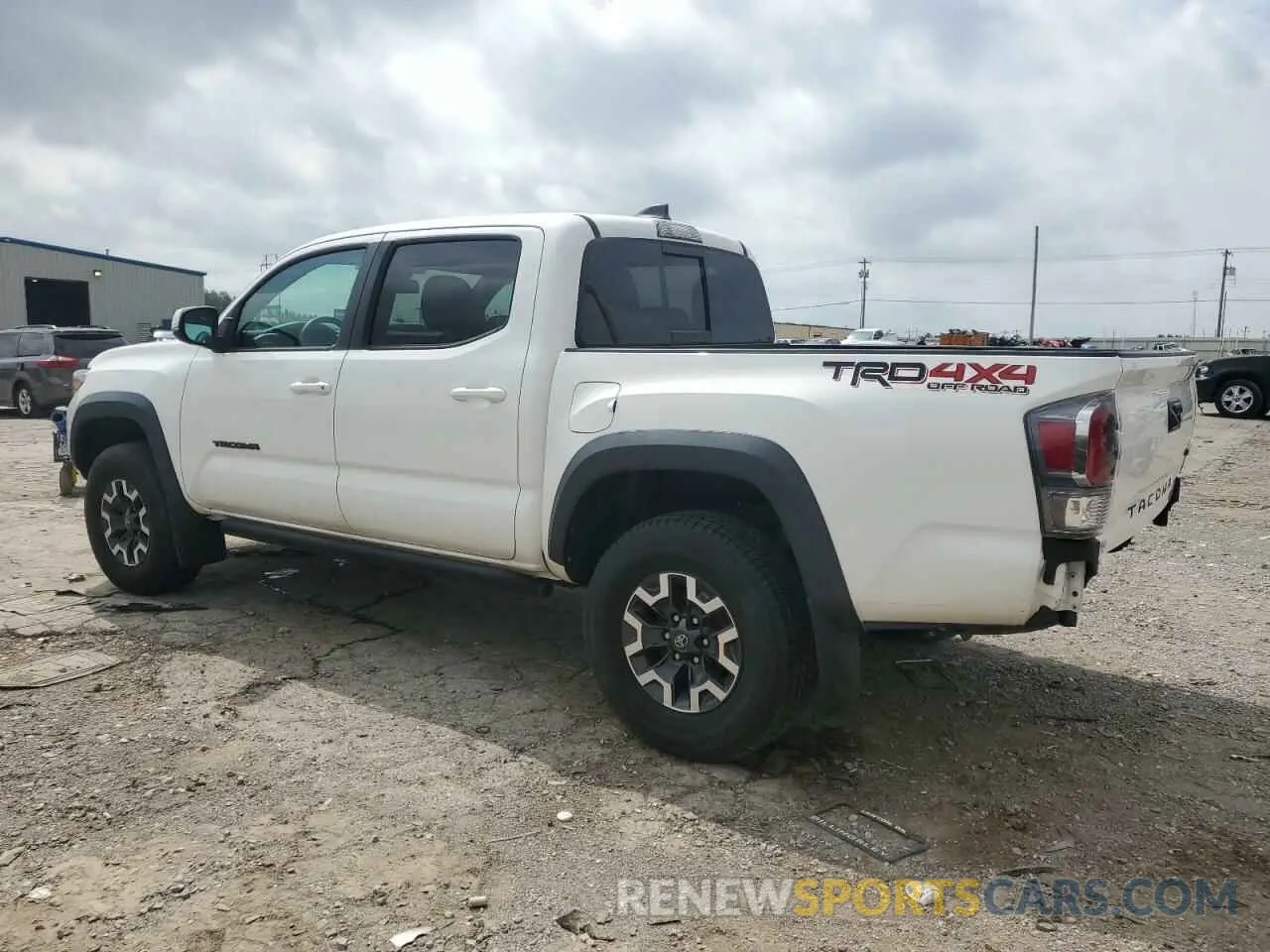 2 fotografías del automóvil dañado 5TFCZ5AN5MX260773 TOYOTA TACOMA 2021