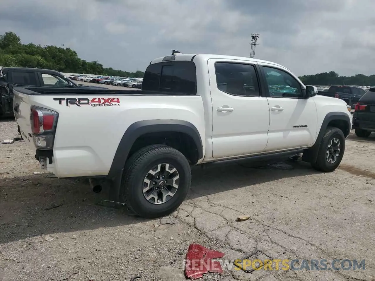 3 fotografías del automóvil dañado 5TFCZ5AN5MX260773 TOYOTA TACOMA 2021