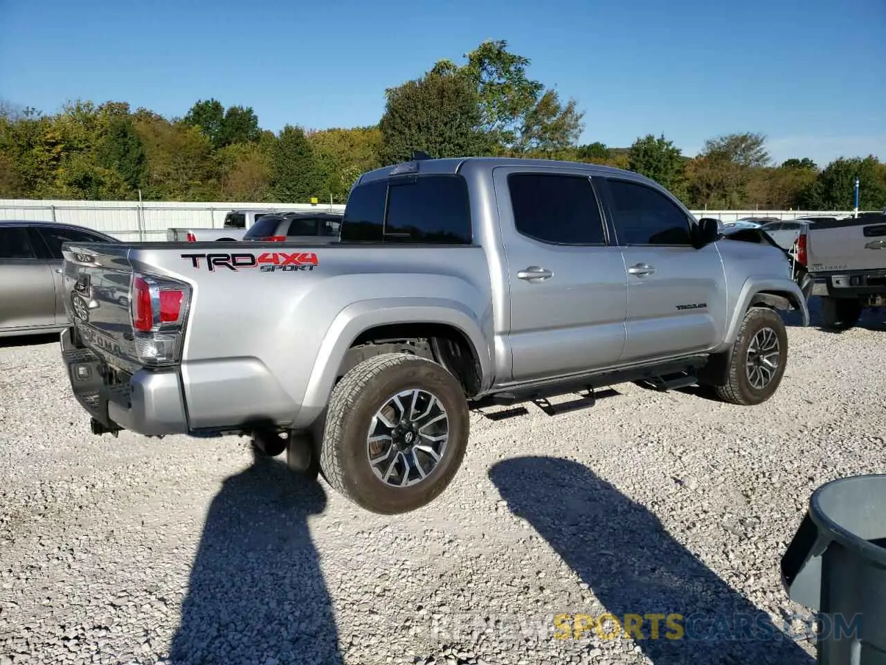 3 fotografías del automóvil dañado 5TFCZ5AN5MX273278 TOYOTA TACOMA 2021