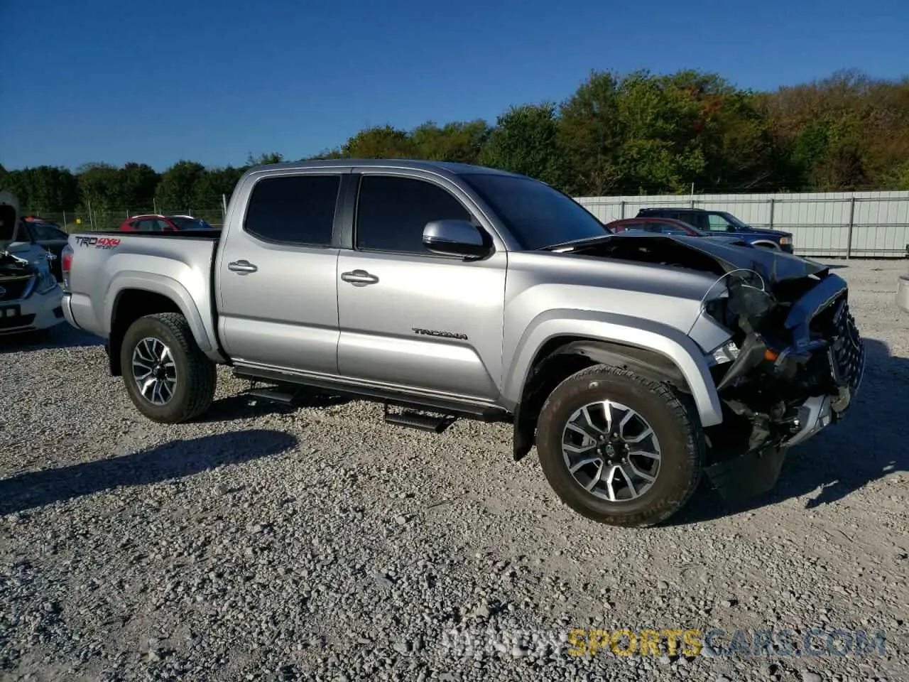 4 fotografías del automóvil dañado 5TFCZ5AN5MX273278 TOYOTA TACOMA 2021