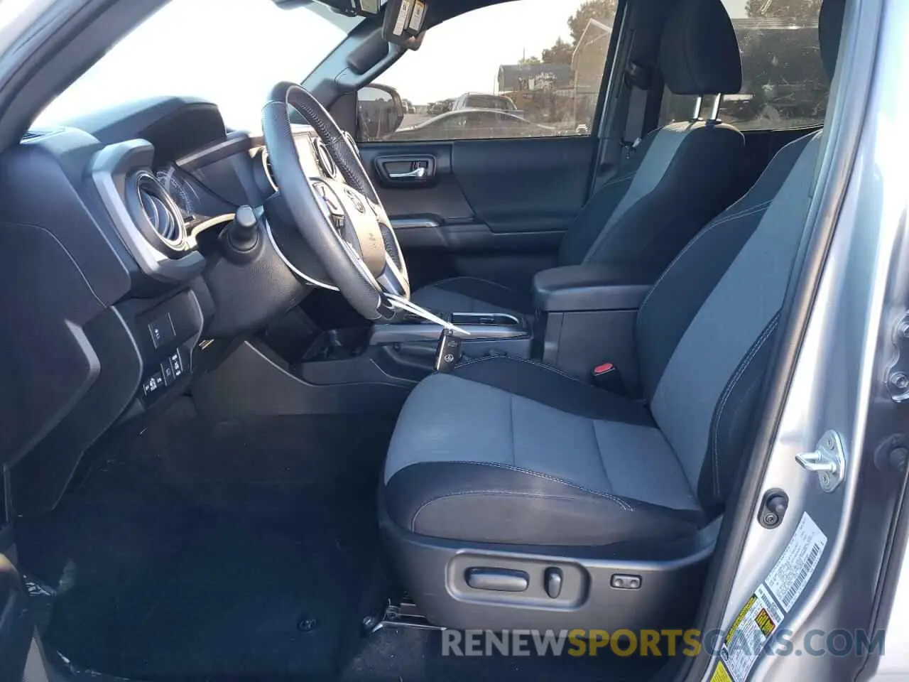 7 fotografías del automóvil dañado 5TFCZ5AN5MX273278 TOYOTA TACOMA 2021