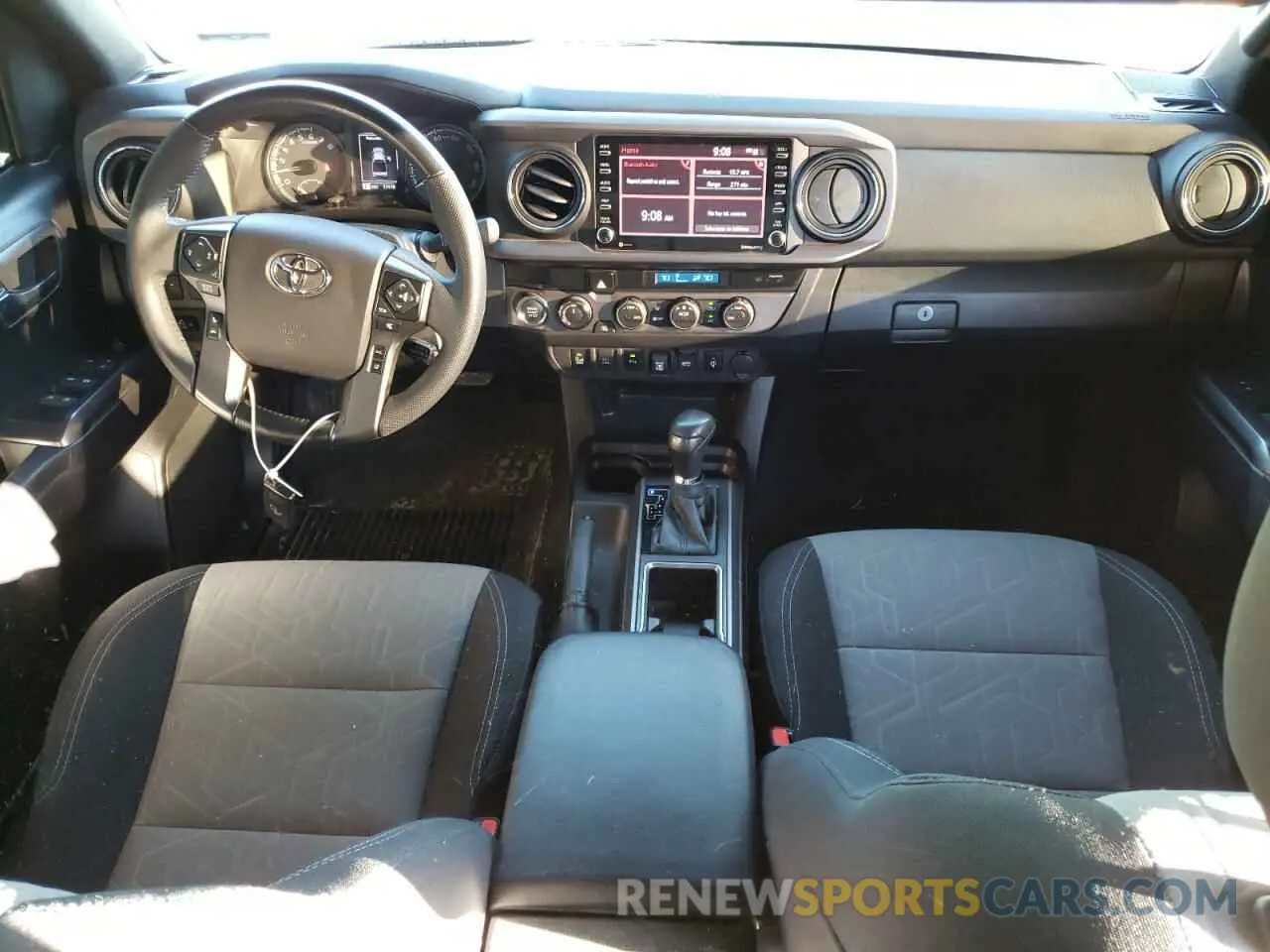 8 fotografías del automóvil dañado 5TFCZ5AN5MX273278 TOYOTA TACOMA 2021