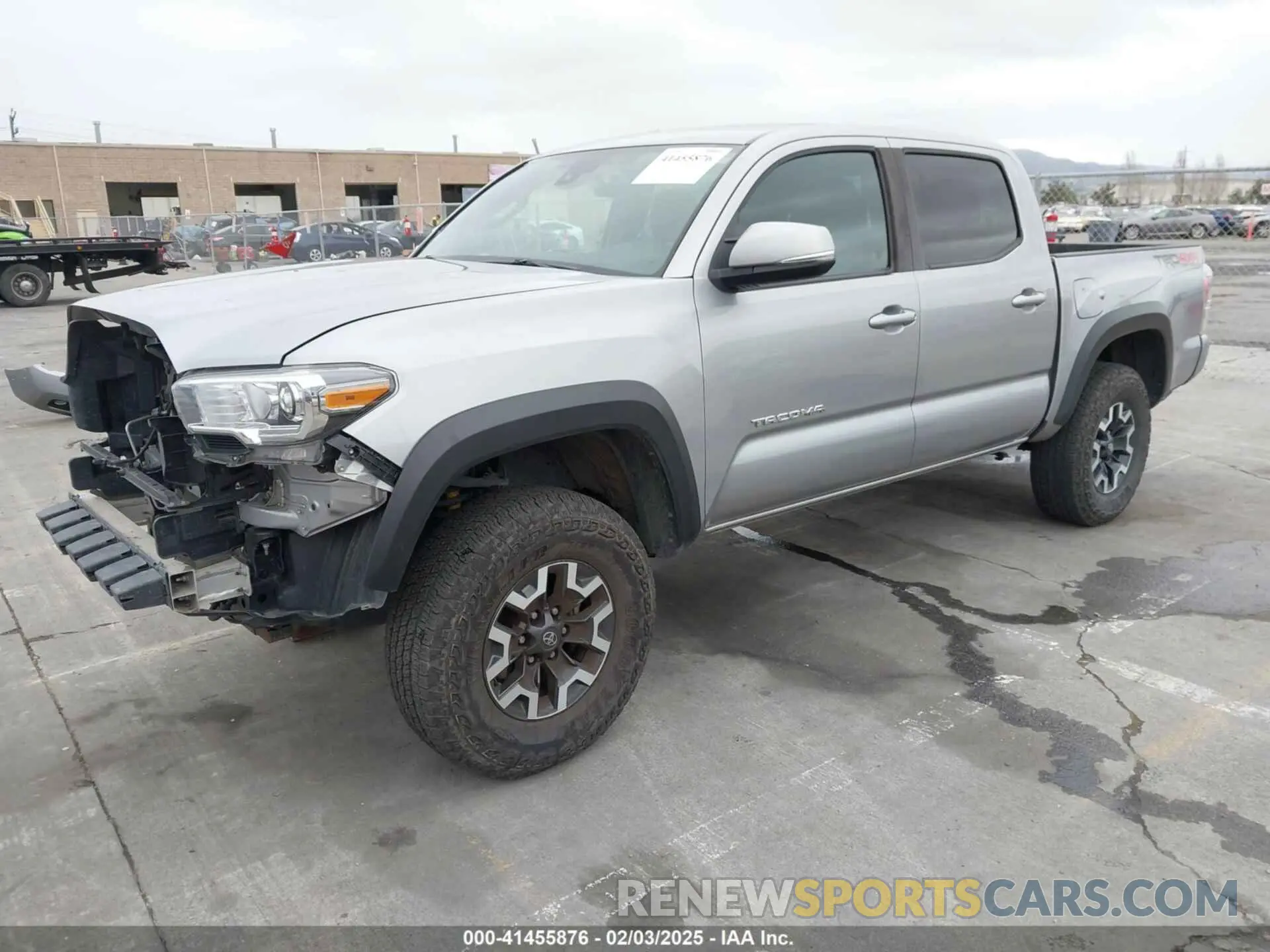 2 fotografías del automóvil dañado 5TFCZ5AN6MX264962 TOYOTA TACOMA 2021