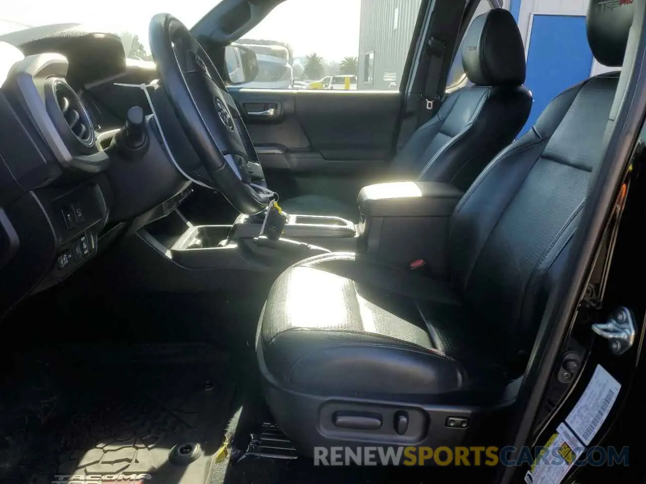 7 fotografías del automóvil dañado 5TFCZ5AN7MX247152 TOYOTA TACOMA 2021