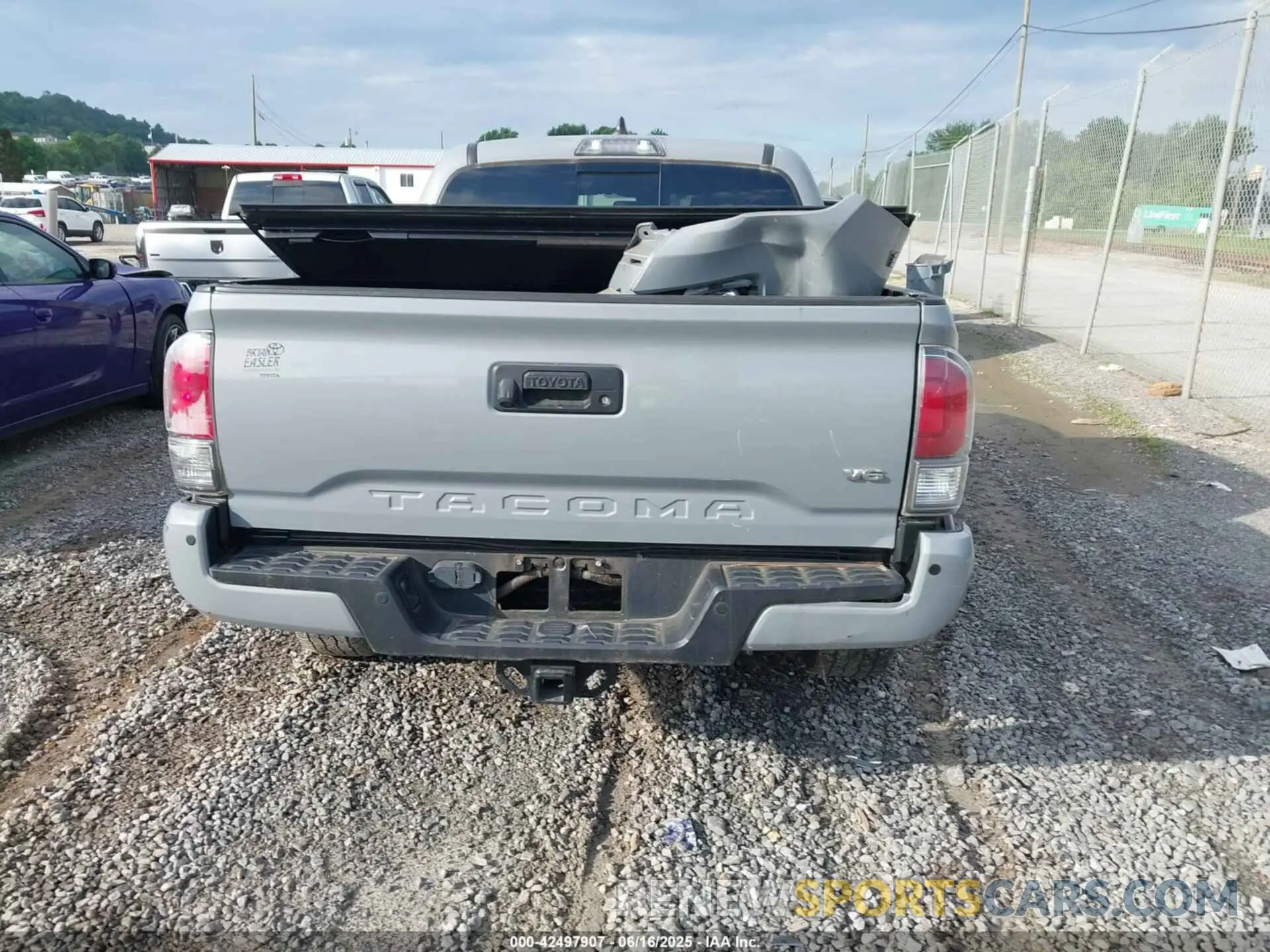 17 fotografías del automóvil dañado 5TFCZ5AN7MX255512 TOYOTA TACOMA 2021