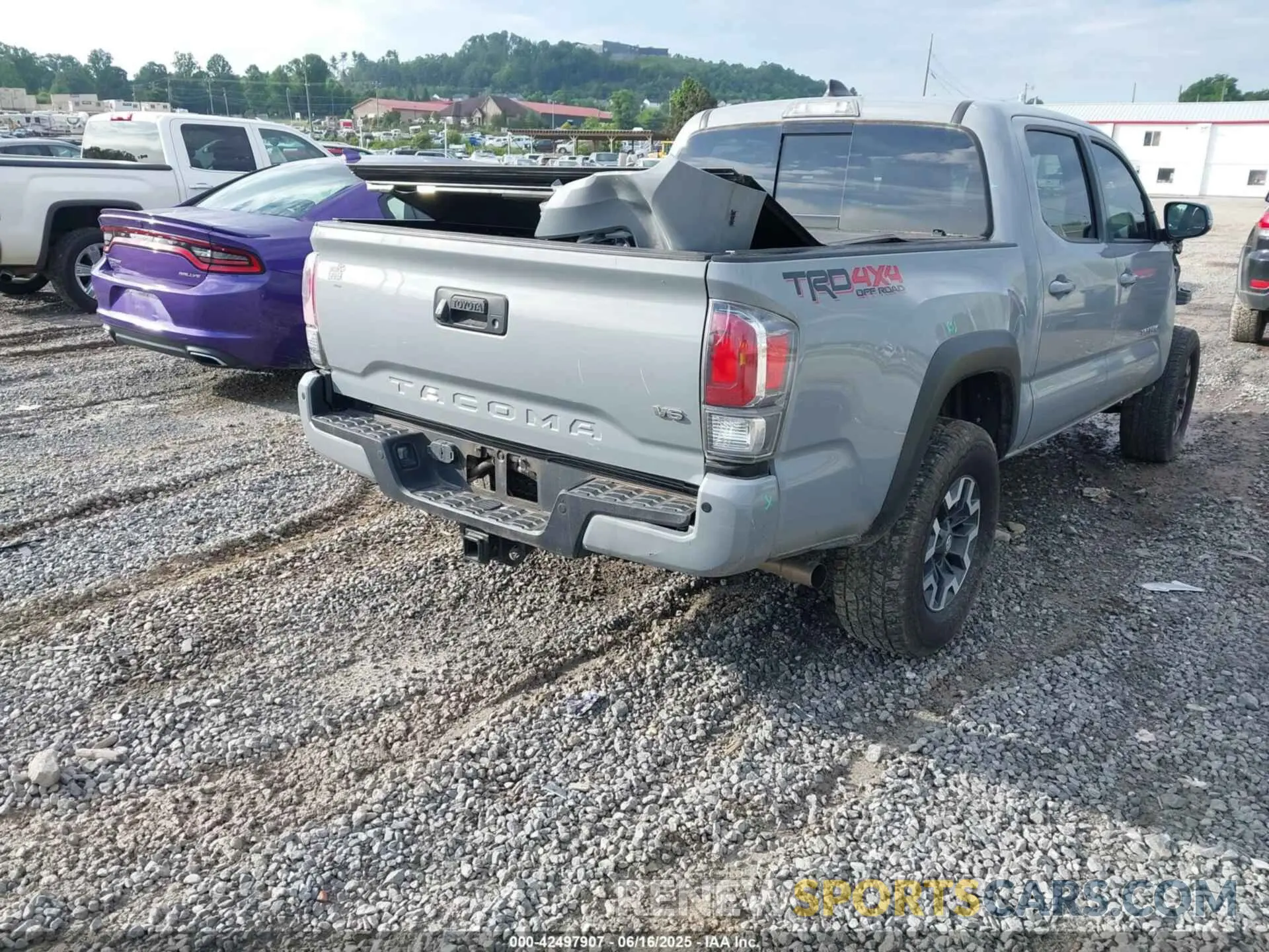 4 fotografías del automóvil dañado 5TFCZ5AN7MX255512 TOYOTA TACOMA 2021