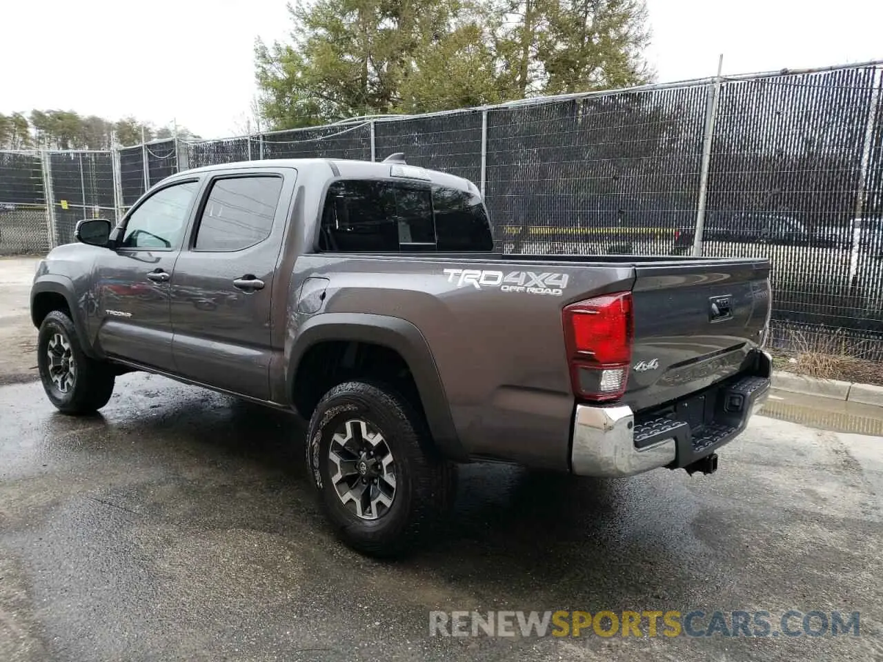2 fotografías del automóvil dañado 5TFCZ5AN7MX263898 TOYOTA TACOMA 2021