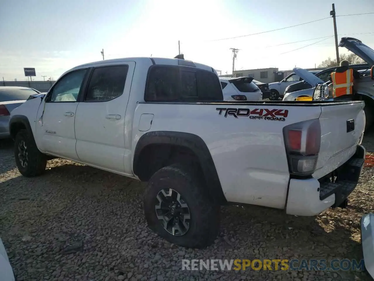 2 fotografías del automóvil dañado 5TFCZ5AN7MX264808 TOYOTA TACOMA 2021