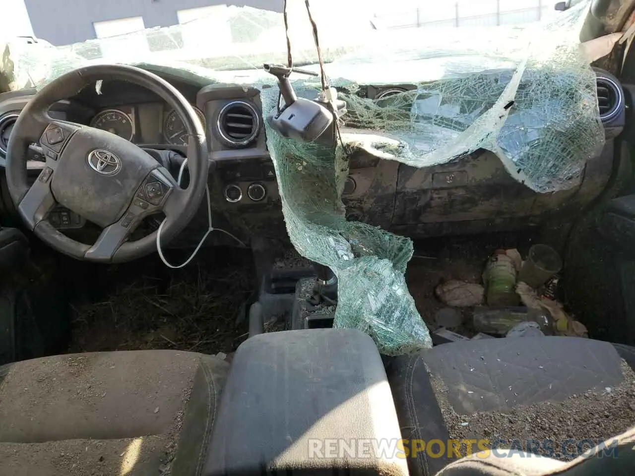8 fotografías del automóvil dañado 5TFCZ5AN7MX264808 TOYOTA TACOMA 2021