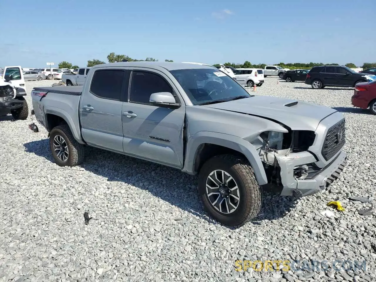 4 fotografías del automóvil dañado 5TFCZ5AN7MX276991 TOYOTA TACOMA 2021