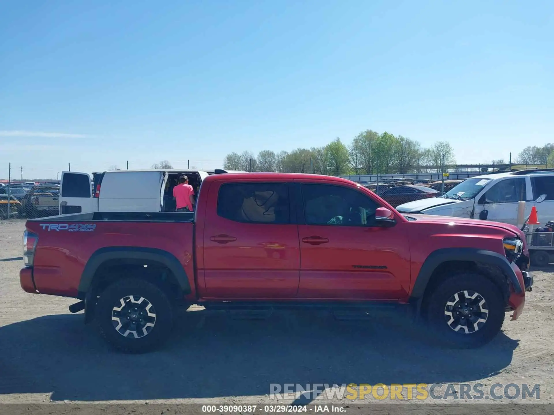 13 fotografías del automóvil dañado 5TFCZ5AN8MX254613 TOYOTA TACOMA 2021